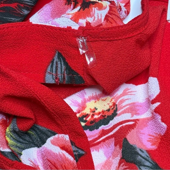 Umgee Floral Surplice Ruffle Romper Size S Red Built-In Shorts - Picture 8 of 14